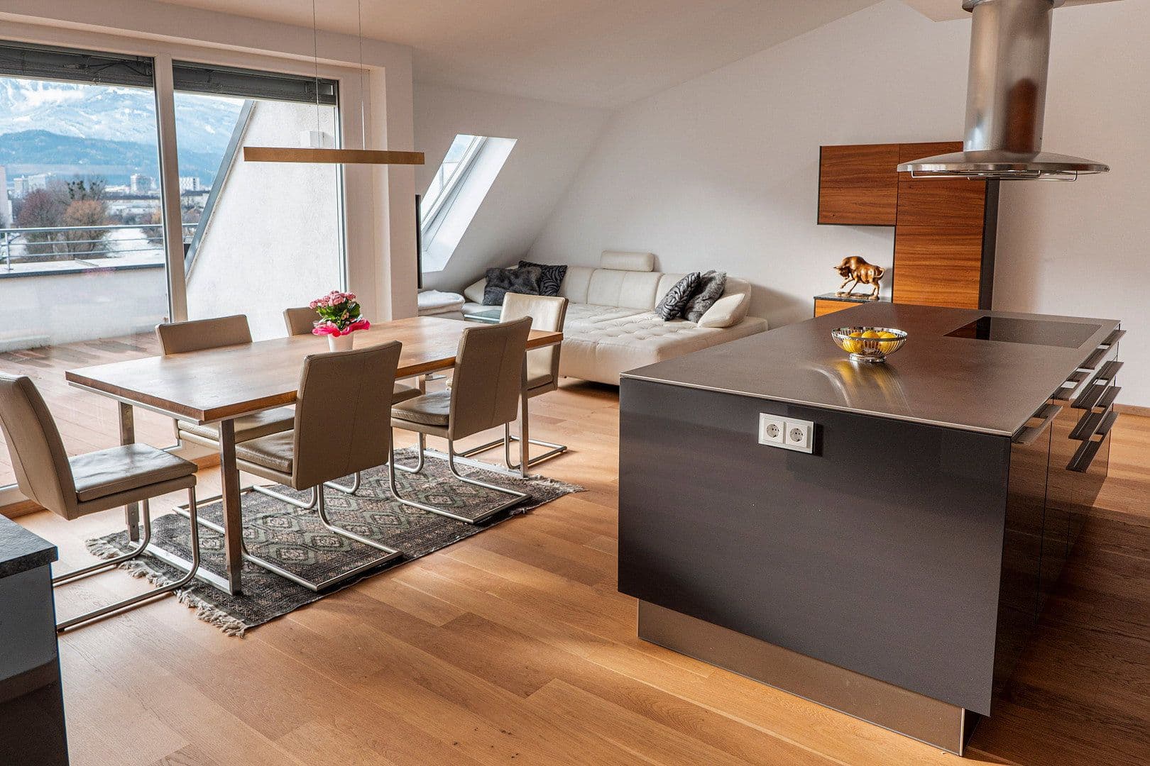 Prenájom bytu 2-izbový 107 m², Haller Straße 77, Innsbruck, Tirolsko Prenájom bytu 2-izbový 107 m², Haller Straße 77, Innsbruck, Tirolsko