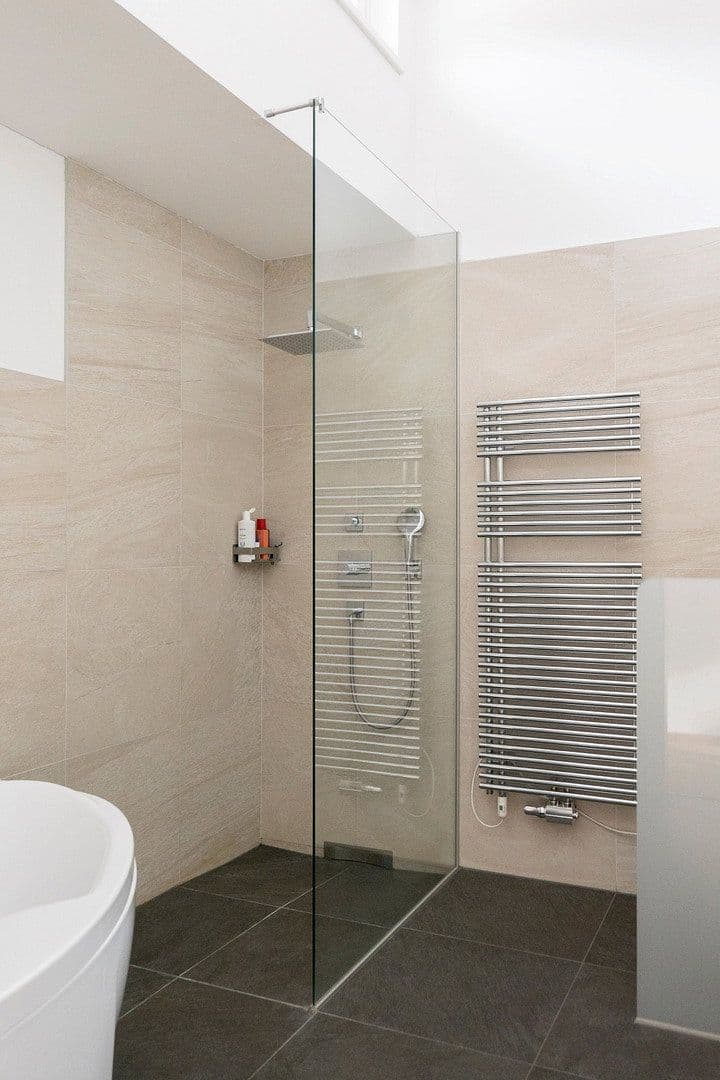 Prenájom bytu 2-izbový 107 m², Haller Straße 77, Innsbruck, Tirolsko Prenájom bytu 2-izbový 107 m², Haller Straße 77, Innsbruck, Tirolsko