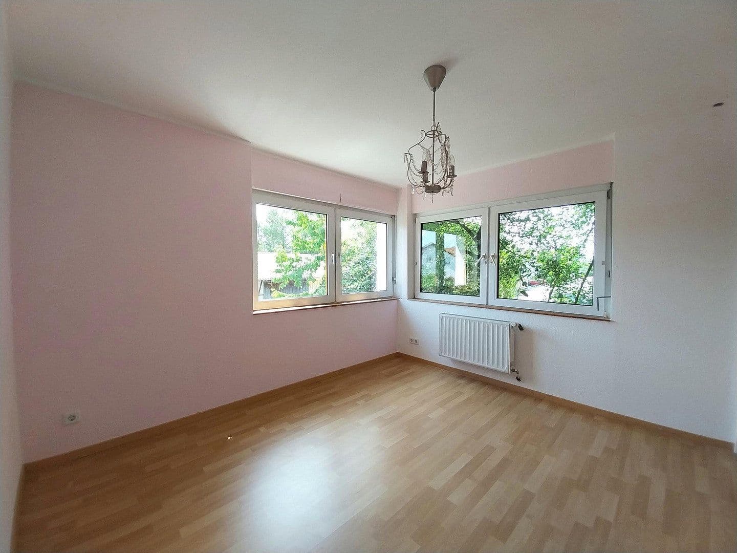 Predaj domu 479 m², pozemok 826 m², Auenwald, Bádensko-Wurttembersko Predaj domu 479 m², pozemok 826 m², Auenwald, Bádensko-Wurttembersko