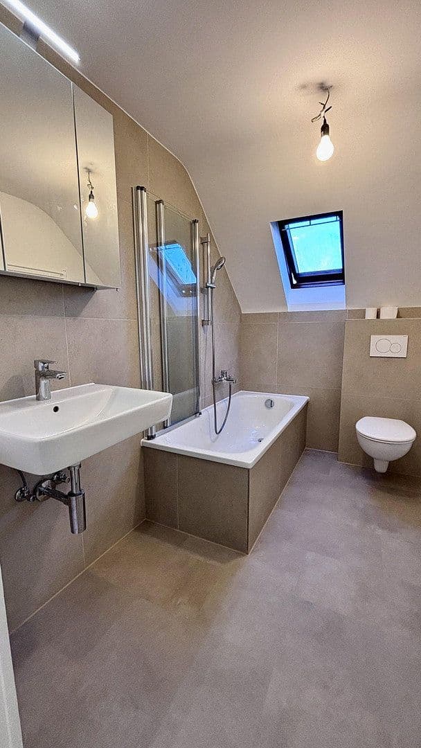 Prenájom bytu 3-izbový 70 m², Van-der-Giese-Straße, Düren, Severné Porýnie - Westfálsko Prenájom bytu 3-izbový 70 m², Van-der-Giese-Straße, Düren, Severné Porýnie - Westfálsko