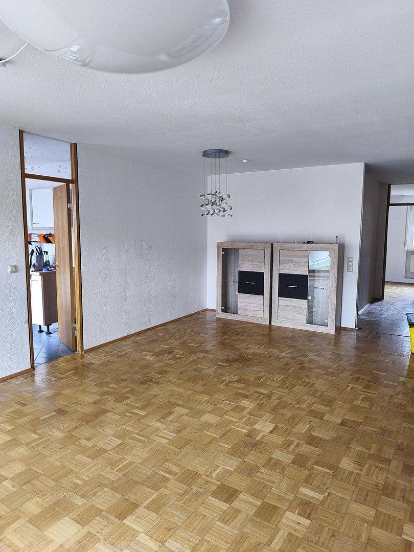 Prenájom bytu 3-izbový 80 m², Walter-Gropius-Str. 5, Reutlingen, Bádensko-Wurttembersko Prenájom bytu 3-izbový 80 m², Walter-Gropius-Str. 5, Reutlingen, Bádensko-Wurttembersko