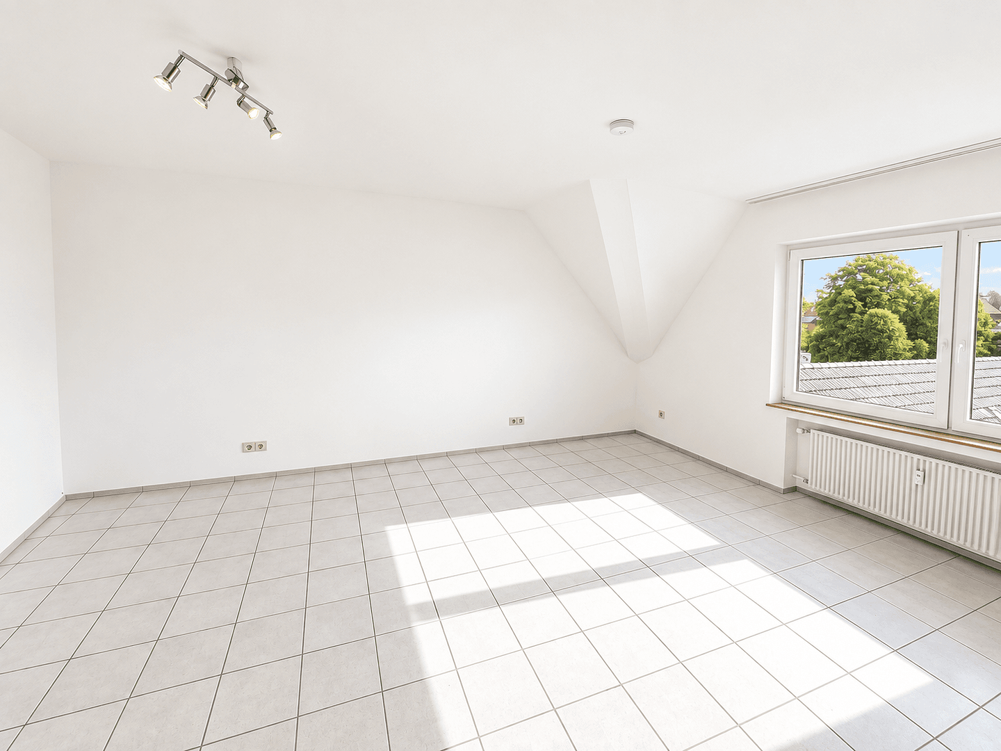 Prenájom bytu 3-izbový 89 m², Solinger Str. 139, Langenfeld (Rheinland), Severné Porýnie - Westfálsko Prenájom bytu 3-izbový 89 m², Solinger Str. 139, Langenfeld (Rheinland), Severné Porýnie - Westfálsko