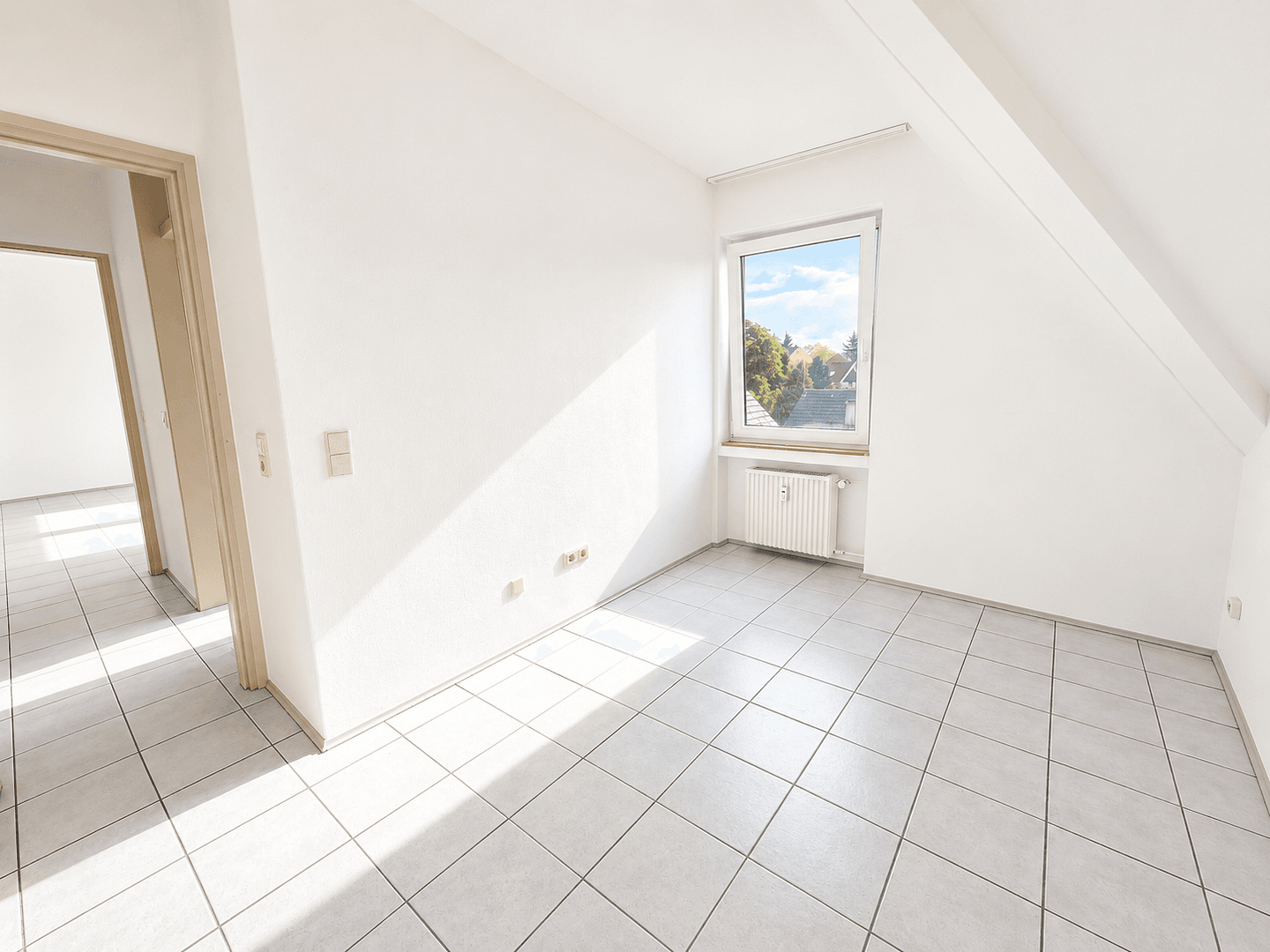 Prenájom bytu 3-izbový 89 m², Solinger Str. 139, Langenfeld (Rheinland), Severné Porýnie - Westfálsko Prenájom bytu 3-izbový 89 m², Solinger Str. 139, Langenfeld (Rheinland), Severné Porýnie - Westfálsko
