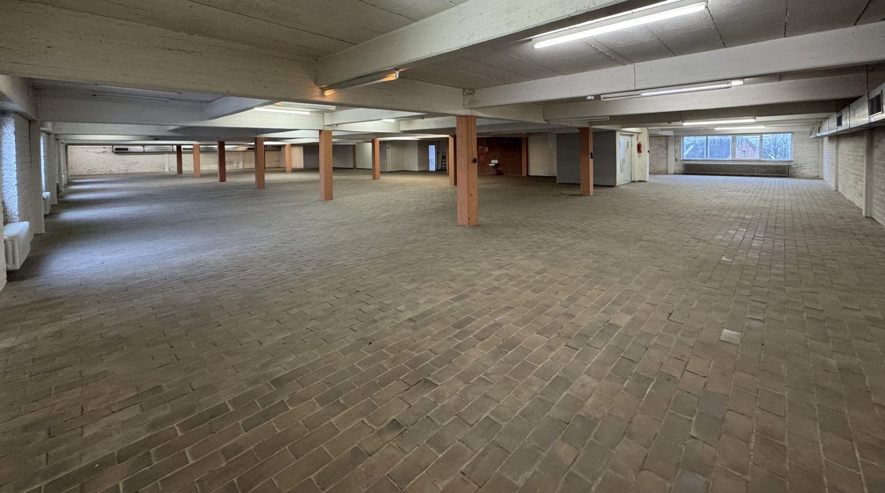 Prenájom nebytového priestoru 1.040 m², Heidehofweg 16, Tangstedt, Šlezvicko-Holštajnsko Prenájom nebytového priestoru 1.040 m², Heidehofweg 16, Tangstedt, Šlezvicko-Holštajnsko