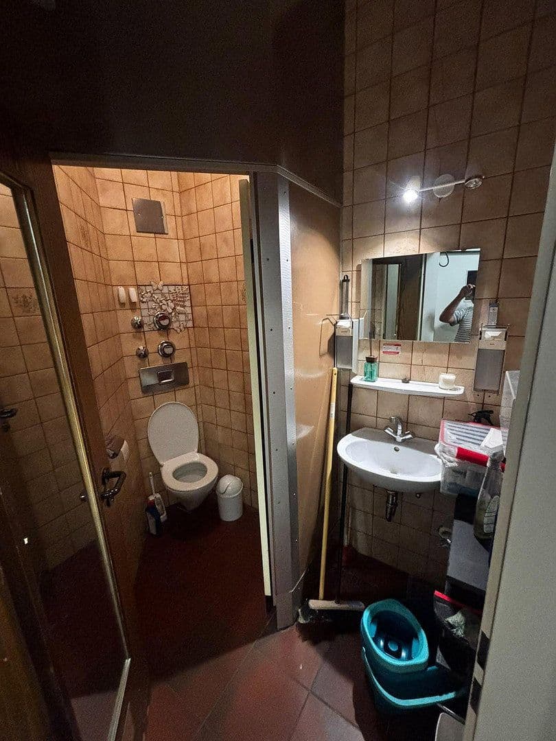 Prenájom nebytového priestoru 100 m², Krötenweg 3, Stuttgart, Bádensko-Wurttembersko Prenájom nebytového priestoru 100 m², Krötenweg 3, Stuttgart, Bádensko-Wurttembersko