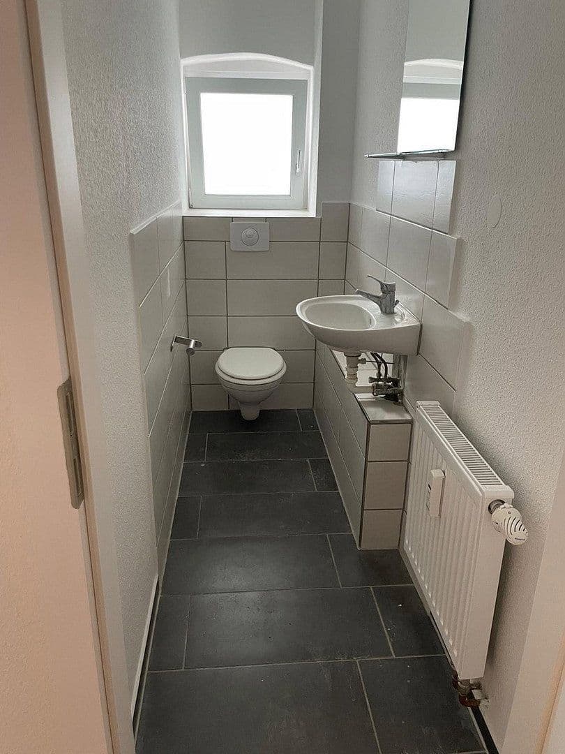 Predaj domu 326 m², pozemok 182 m², Schulstraße 2, St. Johann, Bádensko-Wurttembersko Predaj domu 326 m², pozemok 182 m², Schulstraße 2, St. Johann, Bádensko-Wurttembersko
