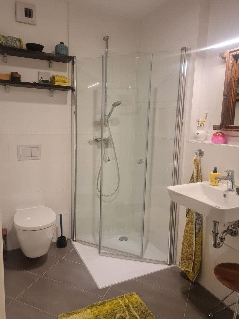 Prenájom bytu 4-izbový 97 m², Colmdorfstr.13, München, Bavorsko Prenájom bytu 4-izbový 97 m², Colmdorfstr.13, München, Bavorsko