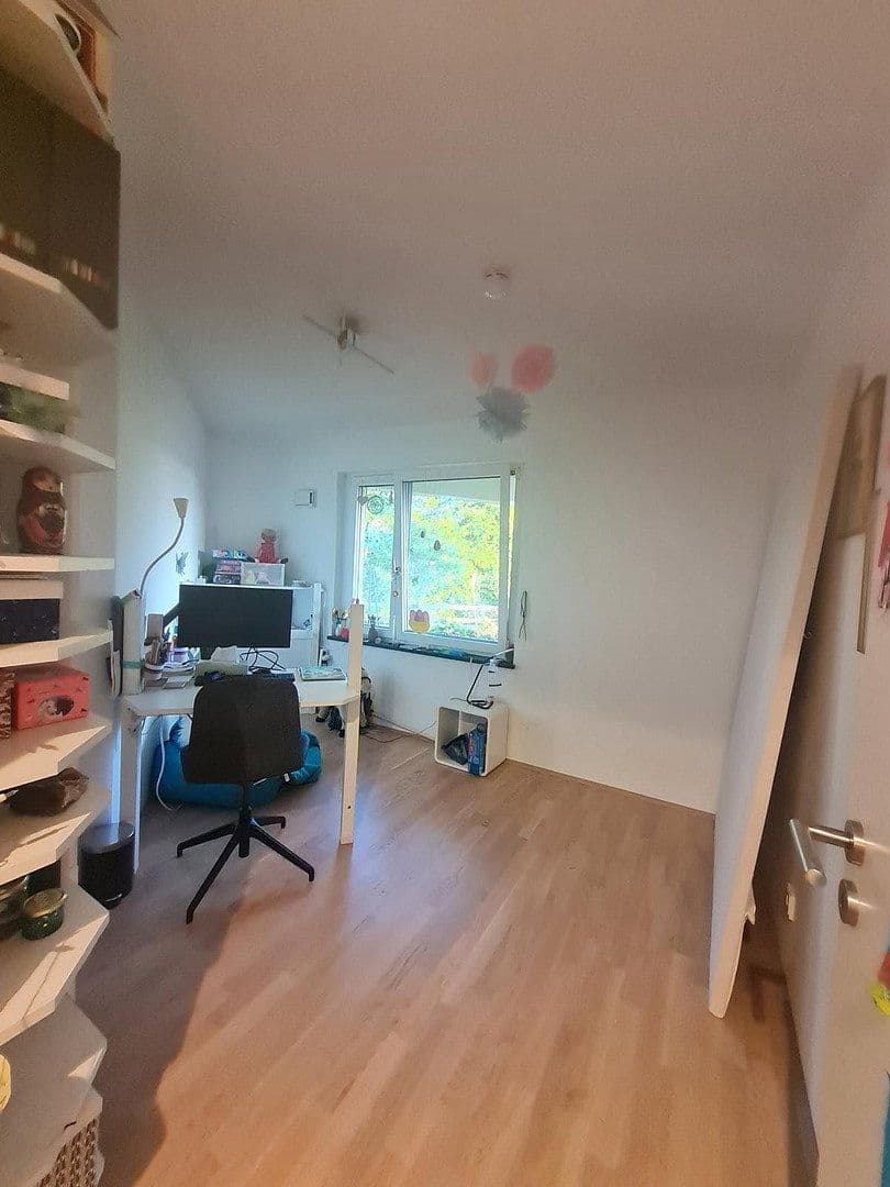 Prenájom bytu 4-izbový 97 m², Colmdorfstr.13, München, Bavorsko Prenájom bytu 4-izbový 97 m², Colmdorfstr.13, München, Bavorsko