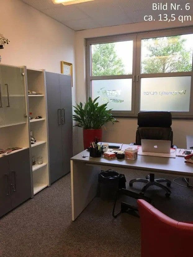 Prenájom kancelárie 230 m², Mergelfeld 11, Lehrte, Dolné Sasko Prenájom kancelárie 230 m², Mergelfeld 11, Lehrte, Dolné Sasko