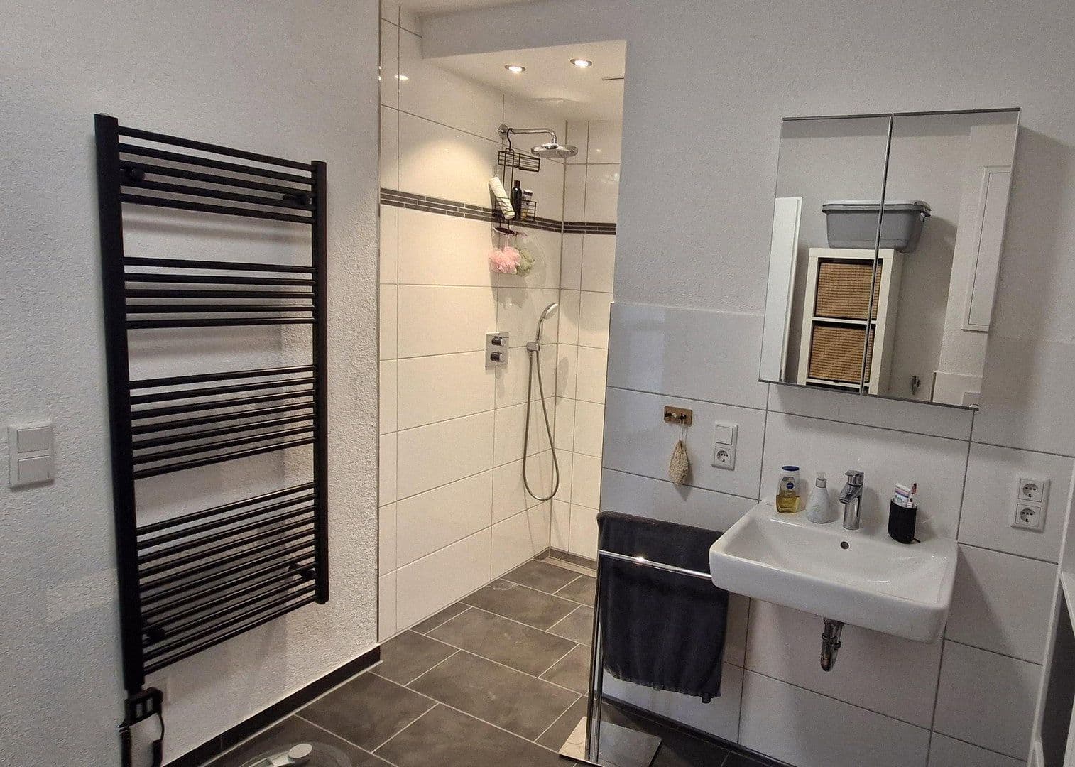 Prenájom bytu 4-izbový 103 m², Am Schloßberg 8a, Fischbachtal, Hesensko Prenájom bytu 4-izbový 103 m², Am Schloßberg 8a, Fischbachtal, Hesensko