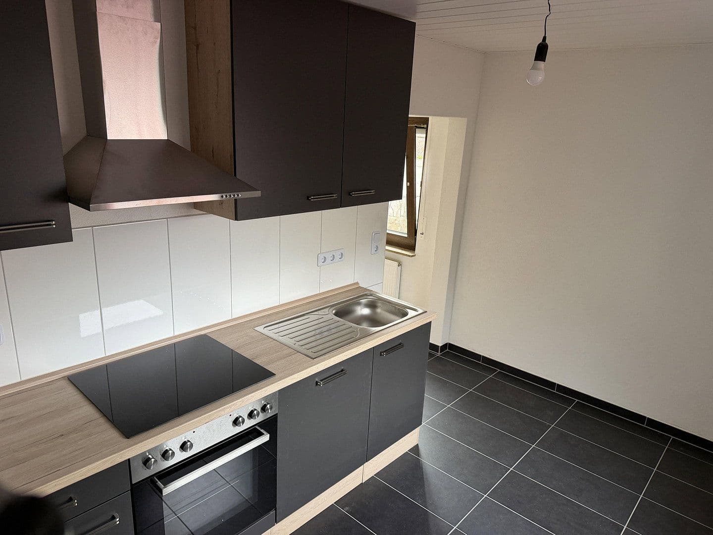 Prenájom bytu 3-izbový 85 m², Haigerseelbacher Str. 18, Haiger, Hesensko Prenájom bytu 3-izbový 85 m², Haigerseelbacher Str. 18, Haiger, Hesensko