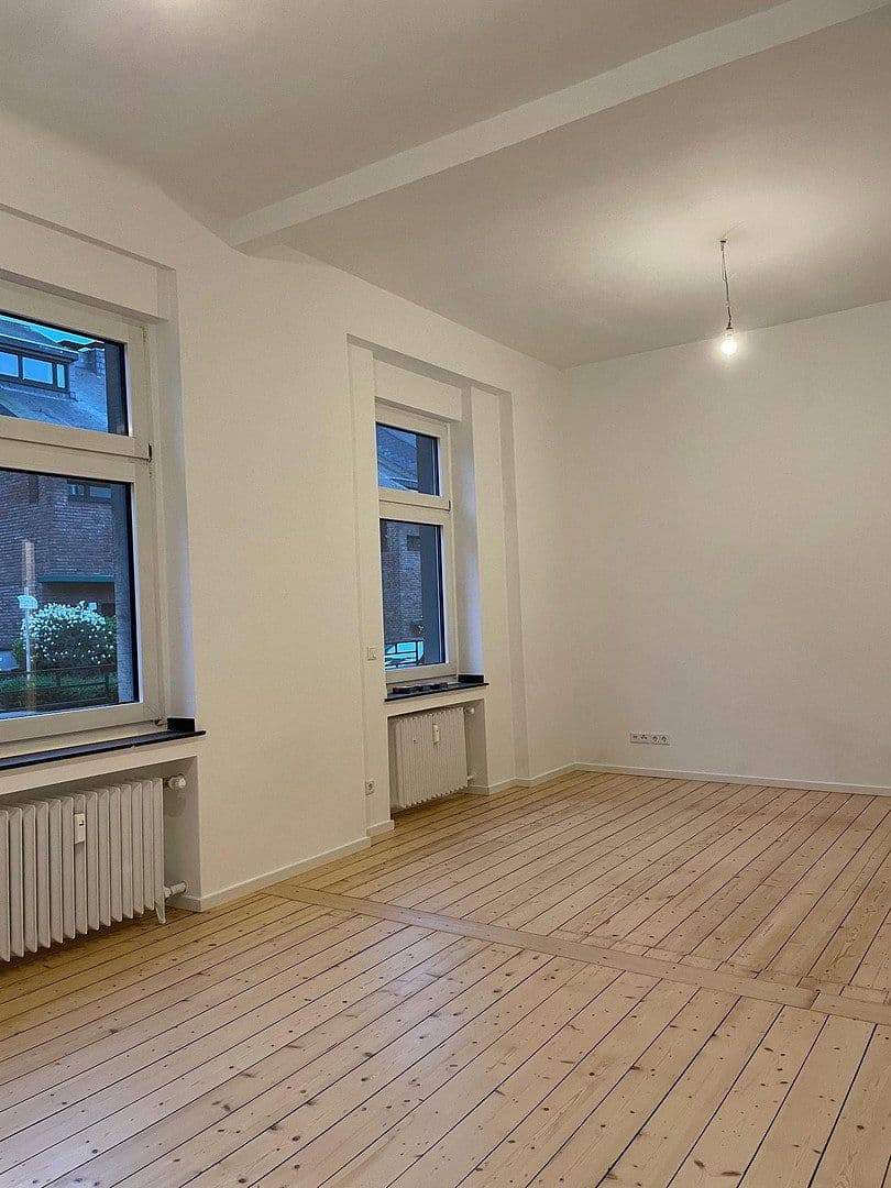 Prenájom bytu 3-izbový 86 m², Kreuzbergstraße 20, Düsseldorf, Severné Porýnie - Westfálsko Prenájom bytu 3-izbový 86 m², Kreuzbergstraße 20, Düsseldorf, Severné Porýnie - Westfálsko
