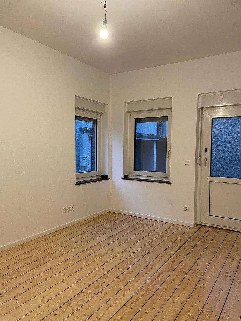 Prenájom bytu 3-izbový 86 m², Kreuzbergstraße 20, Düsseldorf, Severné Porýnie - Westfálsko Prenájom bytu 3-izbový 86 m², Kreuzbergstraße 20, Düsseldorf, Severné Porýnie - Westfálsko