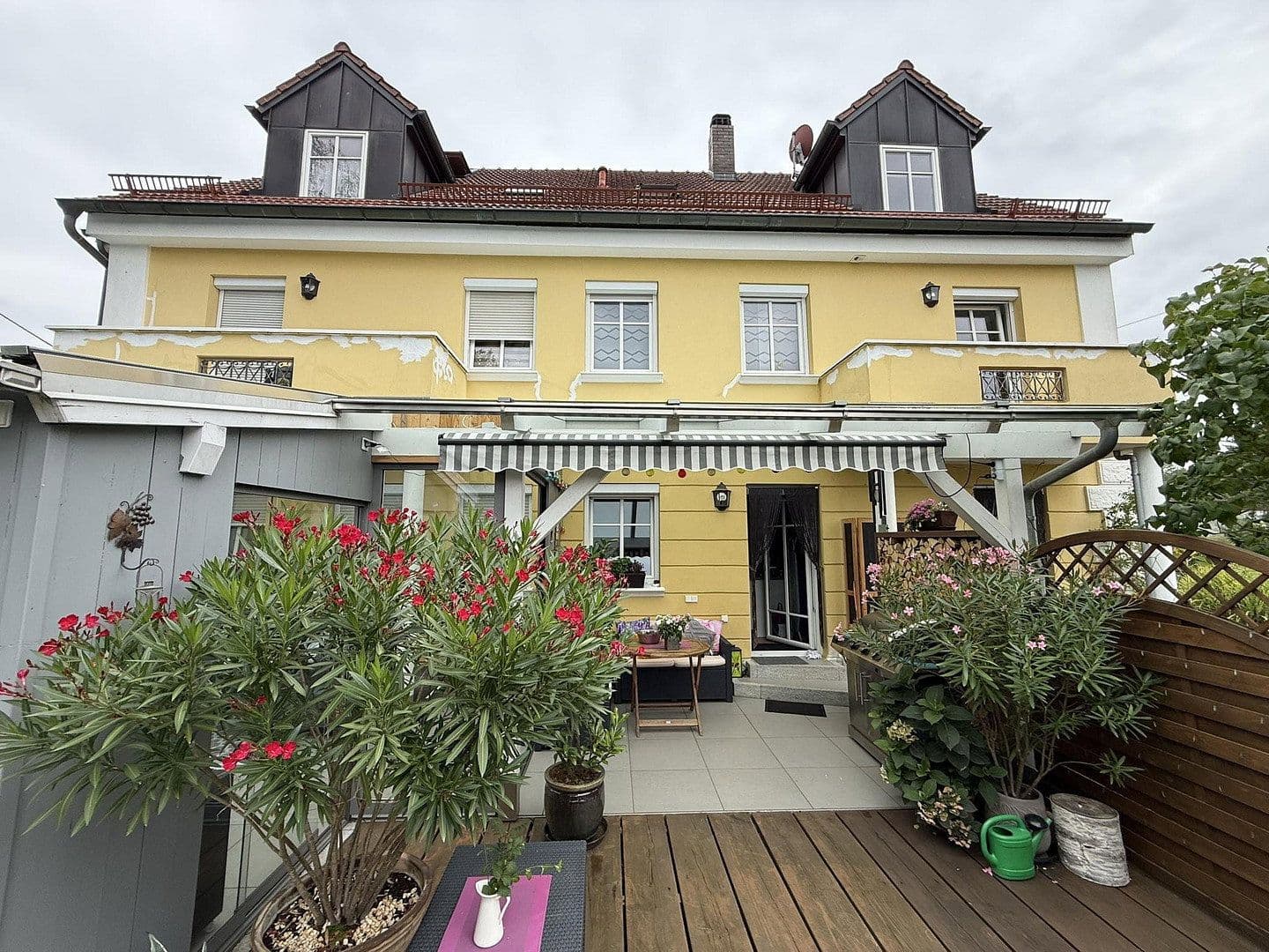 Predaj domu 285 m², pozemok 1.700 m², Langenneufnach, Bavorsko Predaj domu 285 m², pozemok 1.700 m², Langenneufnach, Bavorsko