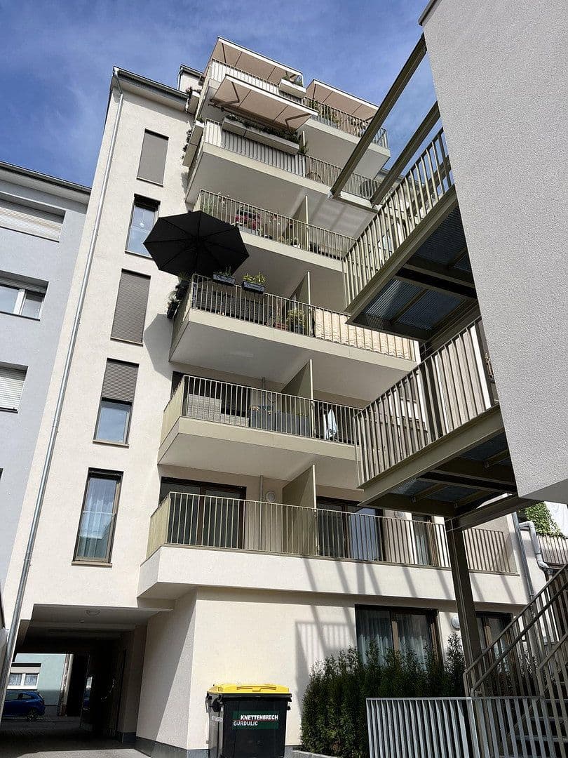Prenájom bytu 2-izbový 65 m², Mannheim, Bádensko-Wurttembersko Prenájom bytu 2-izbový 65 m², Mannheim, Bádensko-Wurttembersko