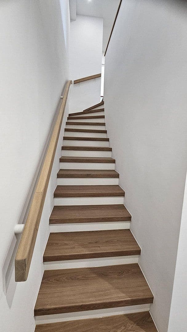 Prenájom bytu 4-izbový 120 m², Bremen, Brémy Prenájom bytu 4-izbový 120 m², Bremen, Brémy