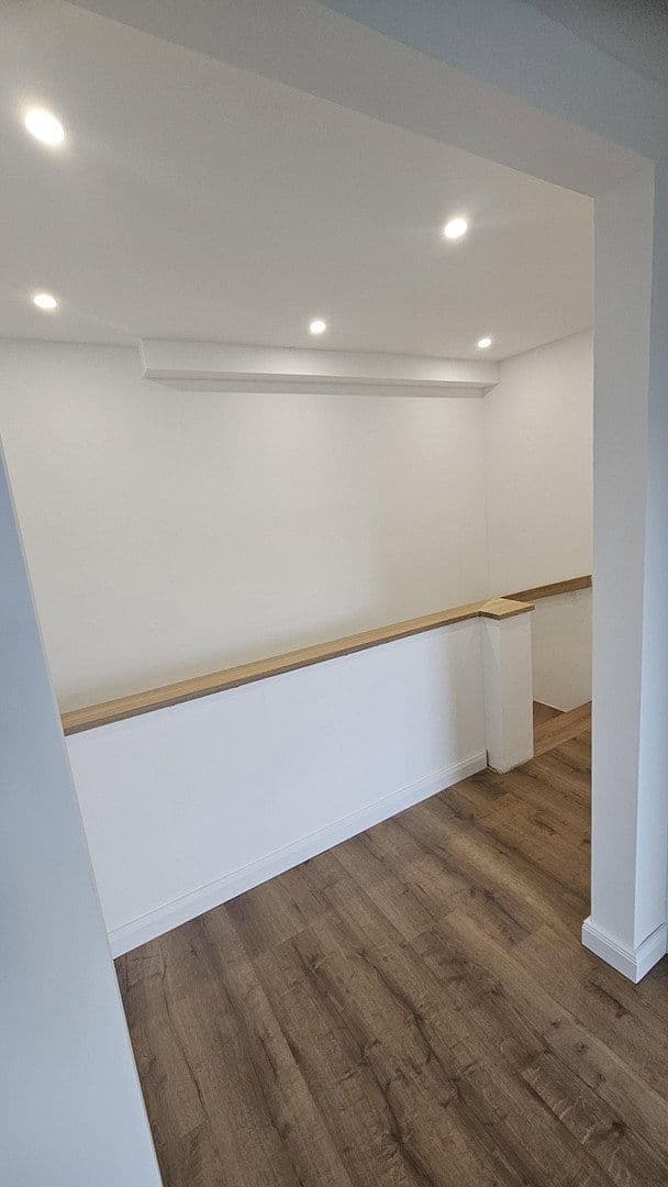 Prenájom bytu 4-izbový 120 m², Bremen, Brémy Prenájom bytu 4-izbový 120 m², Bremen, Brémy