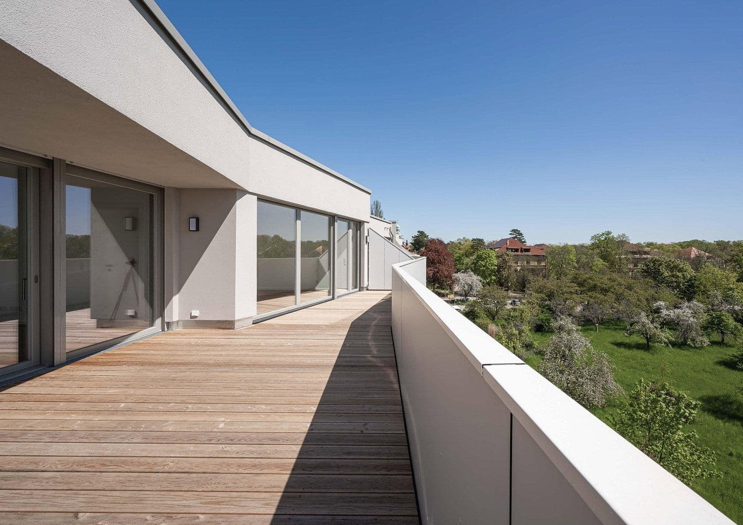 Prenájom bytu 5-izbový 146 m², Paul-Flechsig-Straße 11, Leipzig, Sasko Prenájom bytu 5-izbový 146 m², Paul-Flechsig-Straße 11, Leipzig, Sasko
