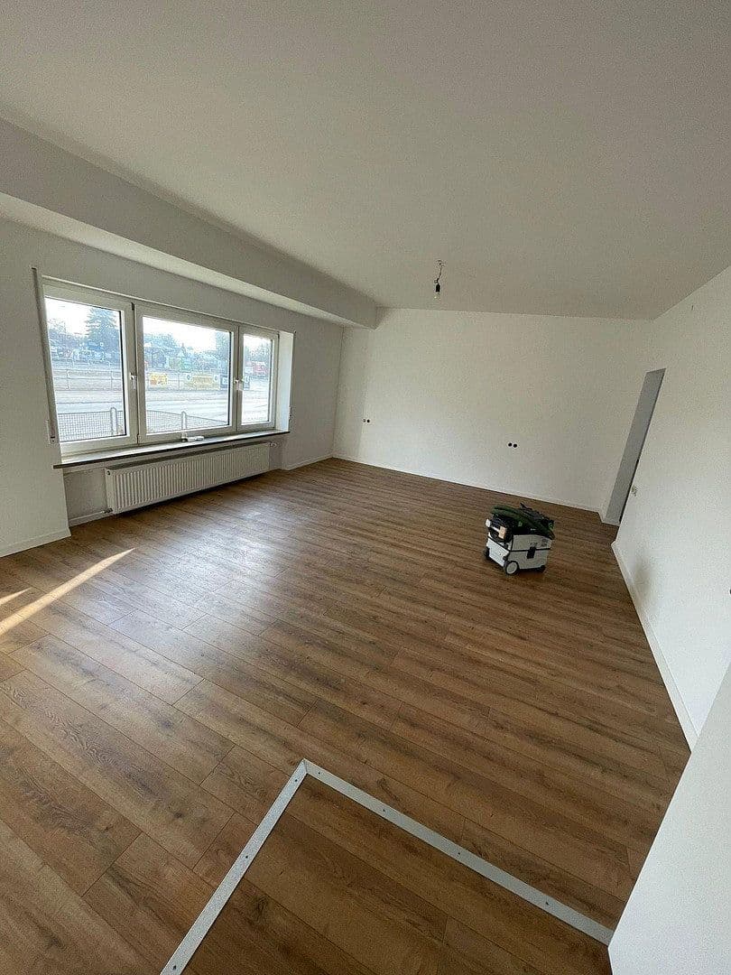Prenájom bytu 4-izbový 108 m², Friedrichshafen, Bádensko-Wurttembersko Prenájom bytu 4-izbový 108 m², Friedrichshafen, Bádensko-Wurttembersko
