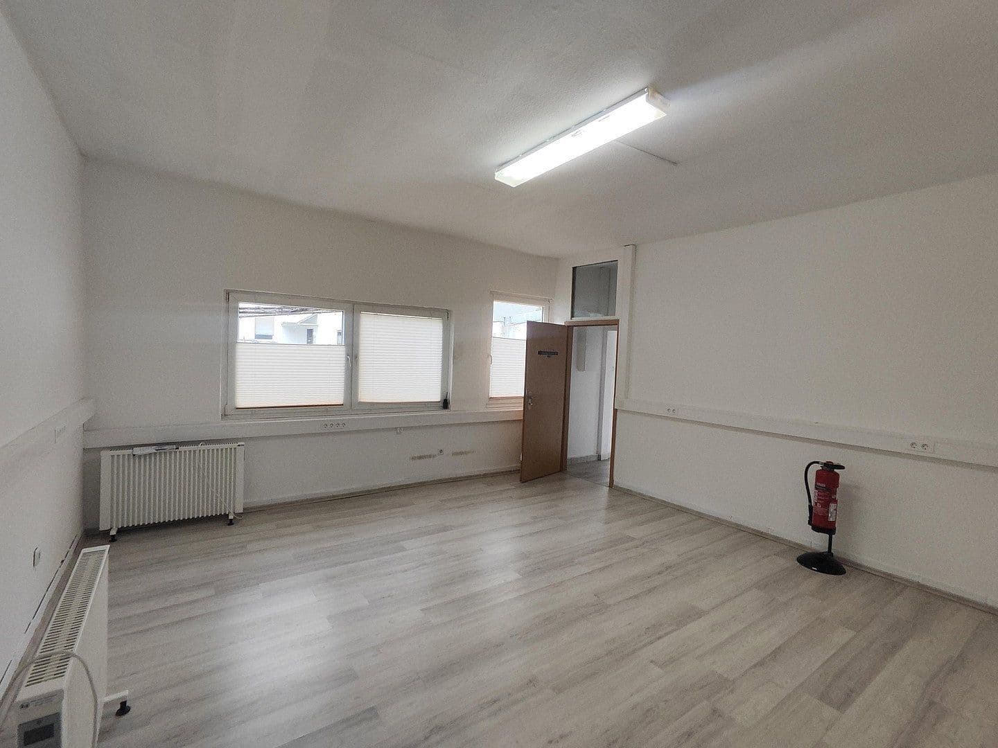 Prenájom nebytového priestoru 82 m², Bismarckstr. 296, Gelsenkirchen, Severné Porýnie - Westfálsko Prenájom nebytového priestoru 82 m², Bismarckstr. 296, Gelsenkirchen, Severné Porýnie - Westfálsko