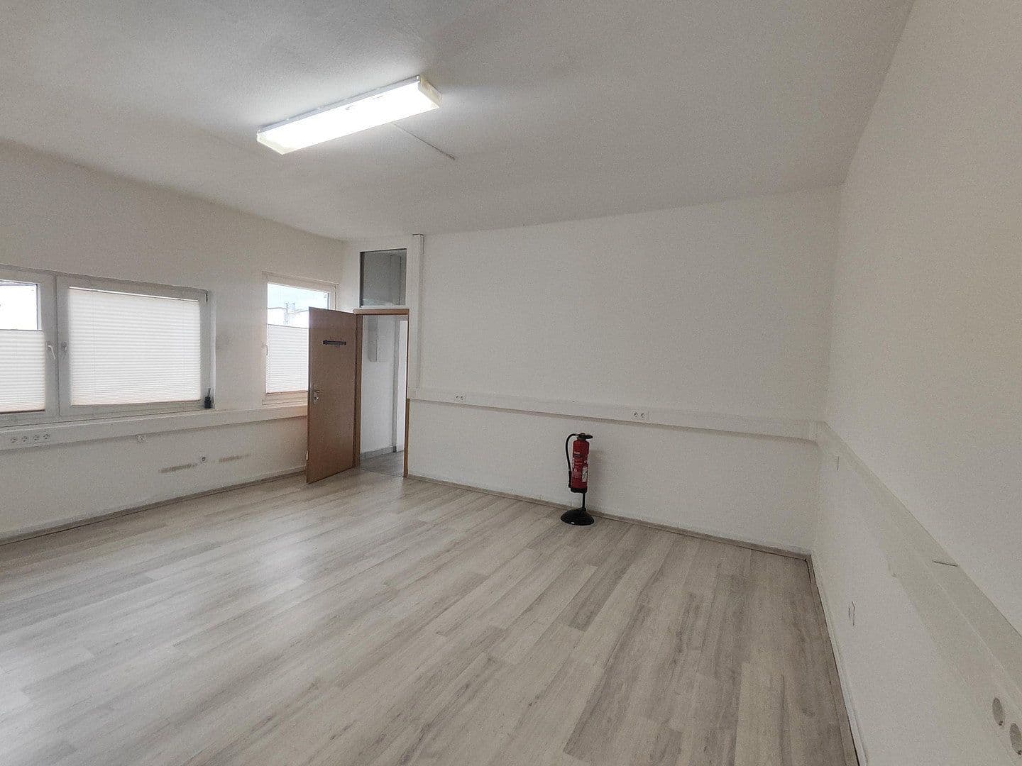 Prenájom nebytového priestoru 82 m², Bismarckstr. 296, Gelsenkirchen, Severné Porýnie - Westfálsko Prenájom nebytového priestoru 82 m², Bismarckstr. 296, Gelsenkirchen, Severné Porýnie - Westfálsko