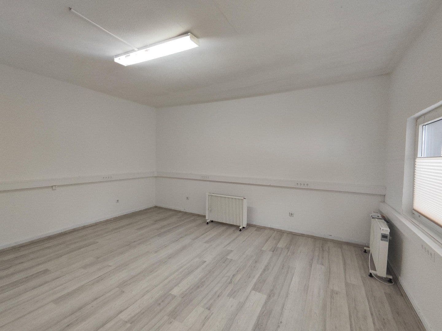 Prenájom nebytového priestoru 82 m², Bismarckstr. 296, Gelsenkirchen, Severné Porýnie - Westfálsko Prenájom nebytového priestoru 82 m², Bismarckstr. 296, Gelsenkirchen, Severné Porýnie - Westfálsko