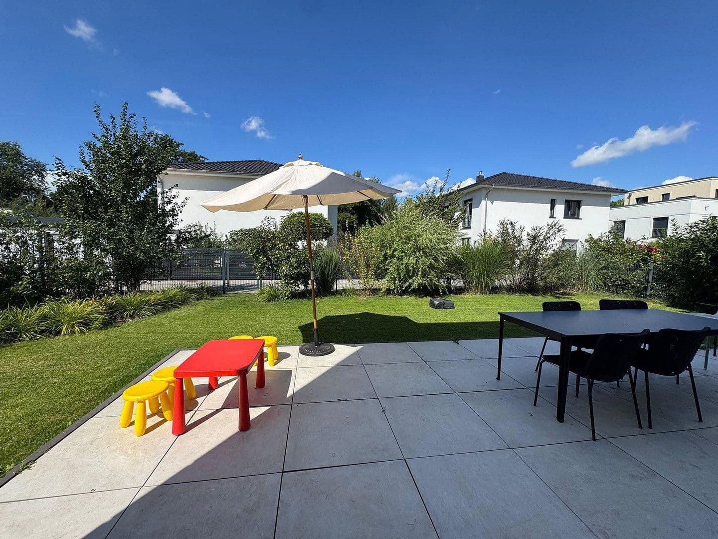 Prenájom domu 195 m², pozemok 502 m², Berlin, Berlín Prenájom domu 195 m², pozemok 502 m², Berlin, Berlín