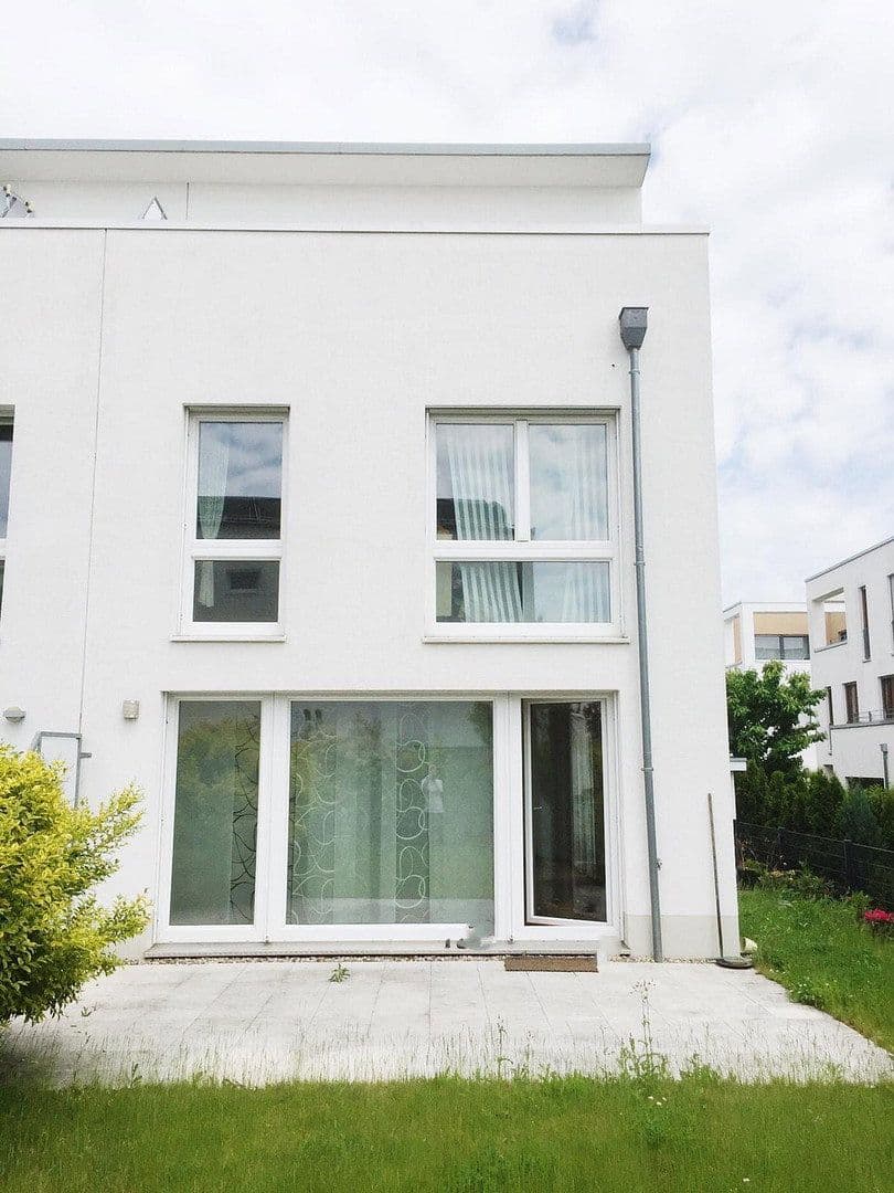 Prenájom domu 154 m², pozemok 350 m², Zum Margarethenzehnten 24, Frankfurt am Main, Hesensko Prenájom domu 154 m², pozemok 350 m², Zum Margarethenzehnten 24, Frankfurt am Main, Hesensko