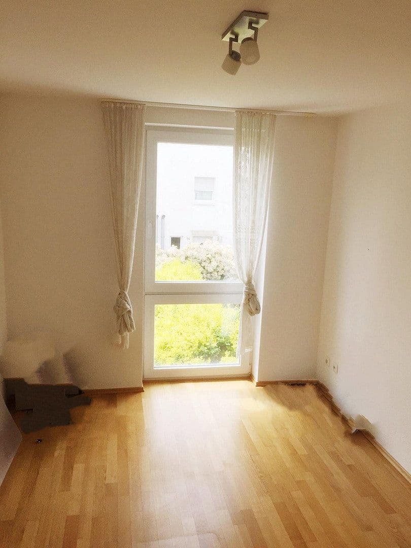Prenájom domu 154 m², pozemok 350 m², Zum Margarethenzehnten 24, Frankfurt am Main, Hesensko Prenájom domu 154 m², pozemok 350 m², Zum Margarethenzehnten 24, Frankfurt am Main, Hesensko
