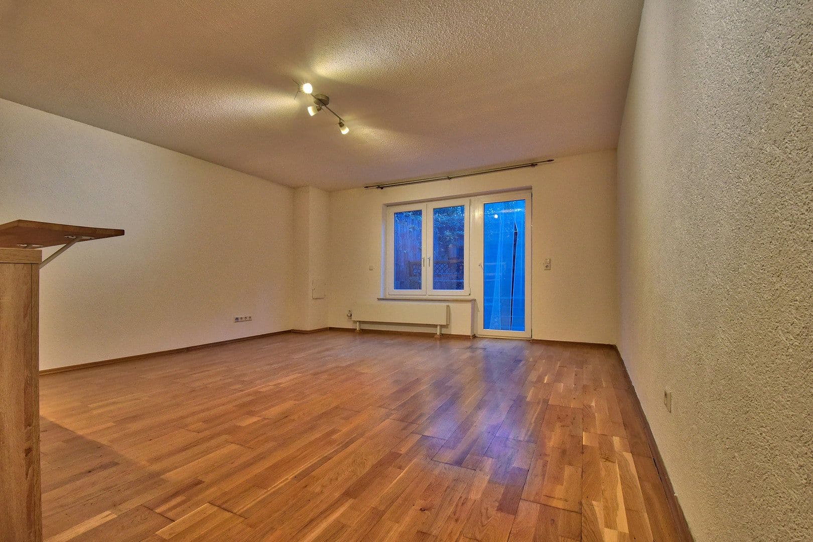 Prenájom bytu 2-izbový 47 m², Stuttgart, Bádensko-Wurttembersko Prenájom bytu 2-izbový 47 m², Stuttgart, Bádensko-Wurttembersko