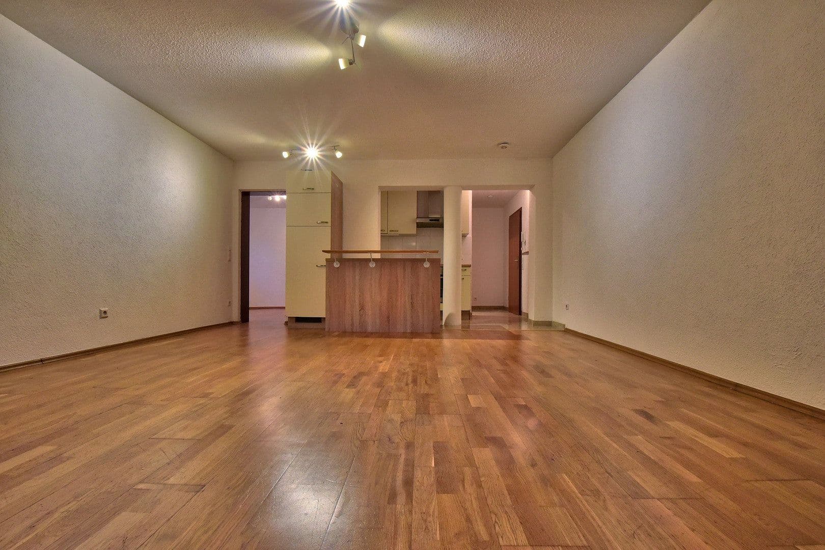 Prenájom bytu 2-izbový 47 m², Stuttgart, Bádensko-Wurttembersko Prenájom bytu 2-izbový 47 m², Stuttgart, Bádensko-Wurttembersko