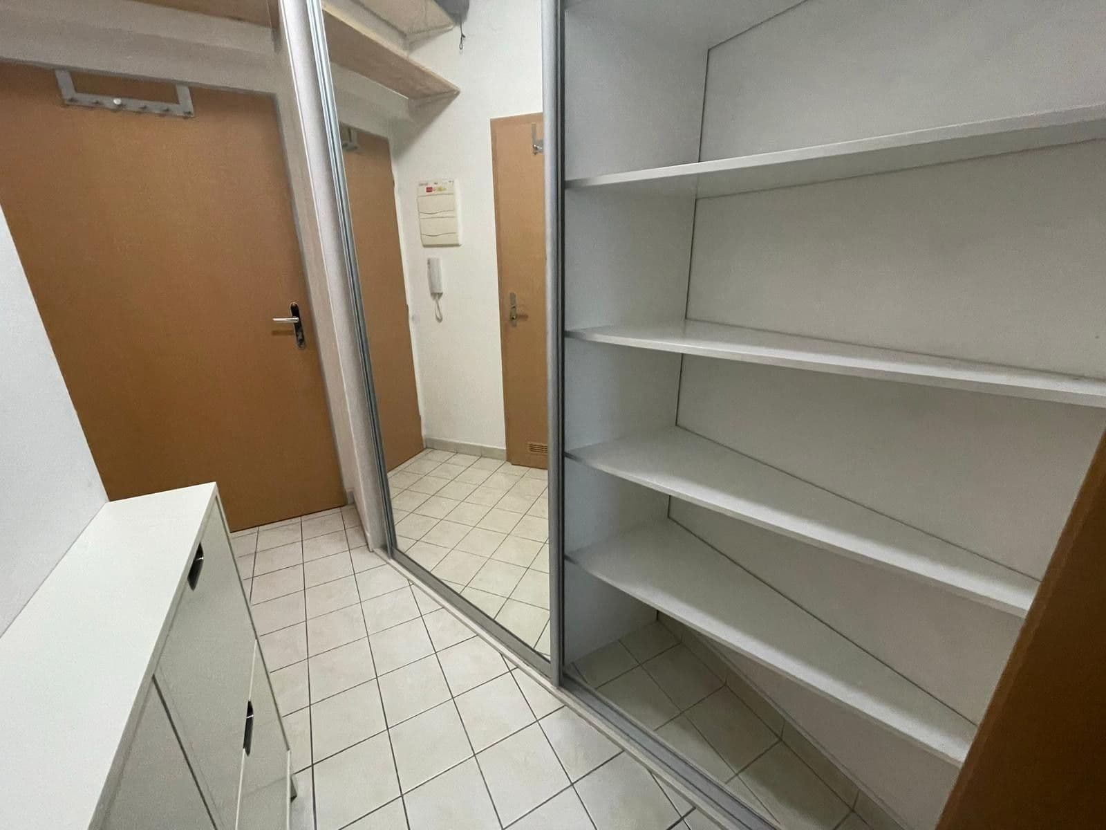 Prenájom bytu 1-izbový 37 m², Padovská, Praha, Praha Prenájom bytu 1-izbový 37 m², Padovská, Praha, Praha