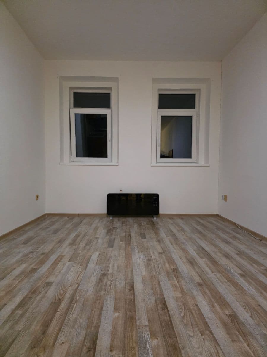 Prenájom bytu 2-izbový 35 m², Mladé Buky, Královéhradecký kraj Prenájom bytu 2-izbový 35 m², Mladé Buky, Královéhradecký kraj