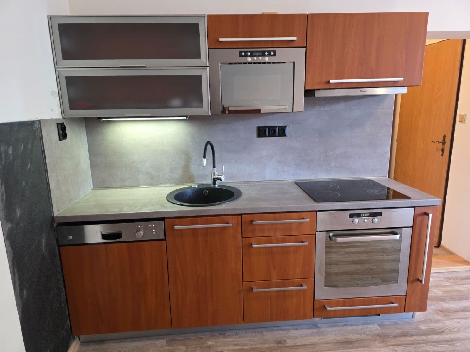 Prenájom bytu 2-izbový 35 m², Mladé Buky, Královéhradecký kraj Prenájom bytu 2-izbový 35 m², Mladé Buky, Královéhradecký kraj