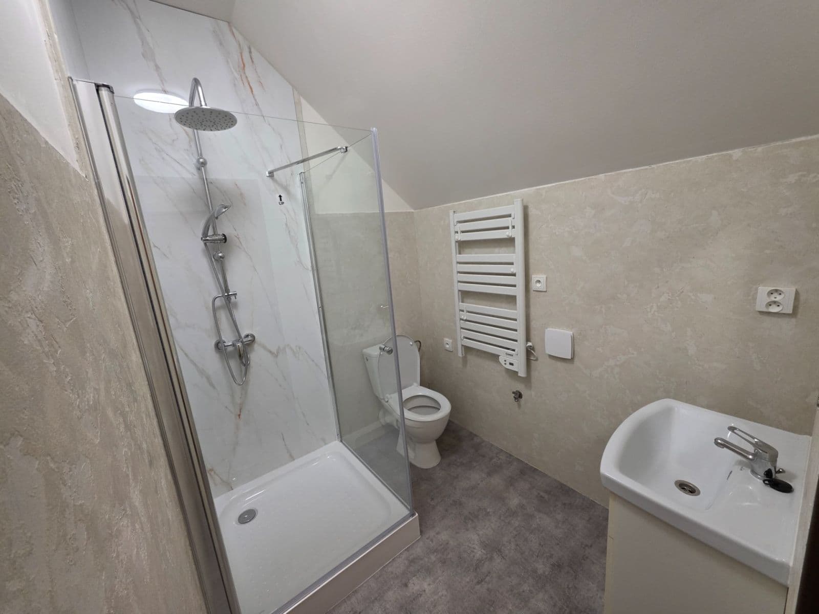 Prenájom bytu 2-izbový 35 m², Mladé Buky, Královéhradecký kraj Prenájom bytu 2-izbový 35 m², Mladé Buky, Královéhradecký kraj