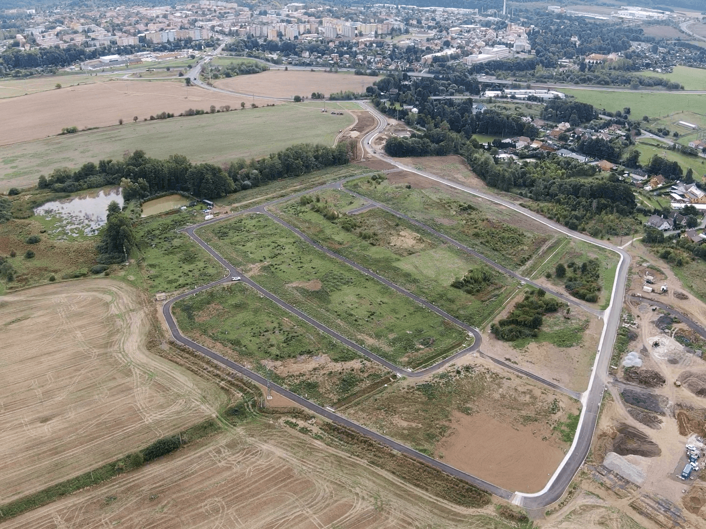 Predaj pozemku 1.000 m², Ostrov, Karlovarský kraj Predaj pozemku 1.000 m², Ostrov, Karlovarský kraj