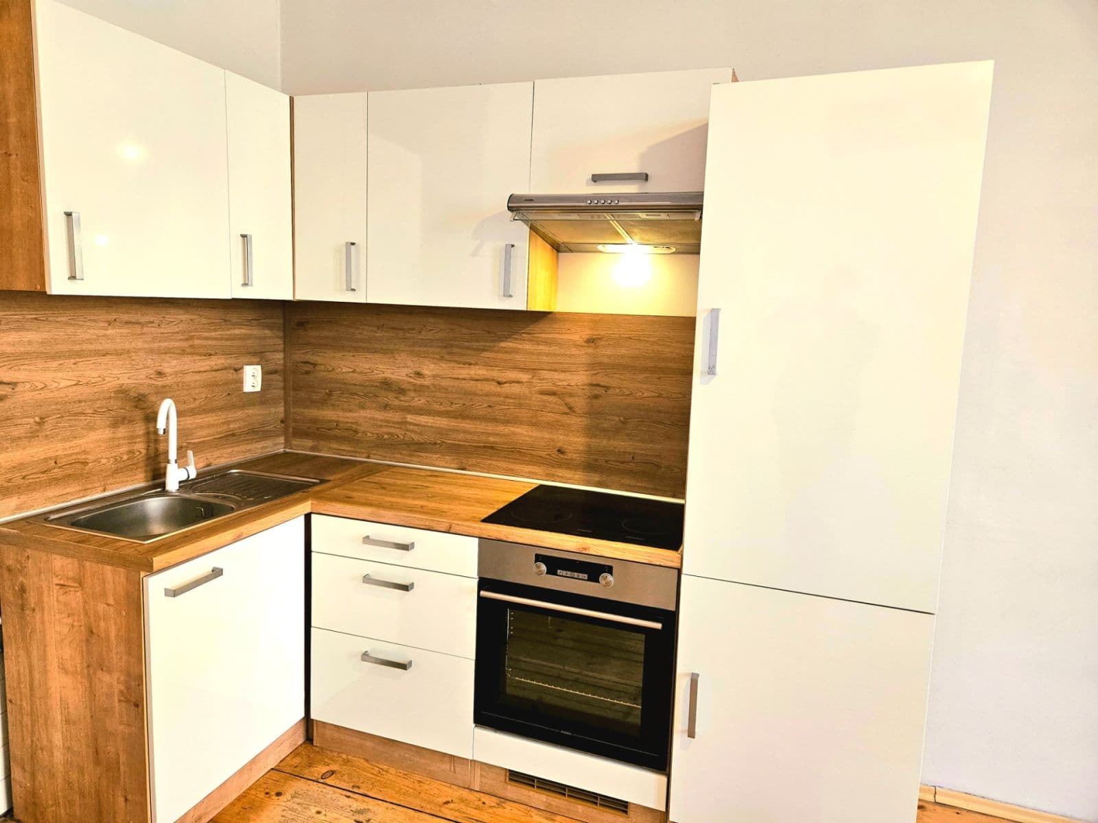 Prenájom bytu 1-izbový 27 m², Vlkova, Praha, Praha Prenájom bytu 1-izbový 27 m², Vlkova, Praha, Praha