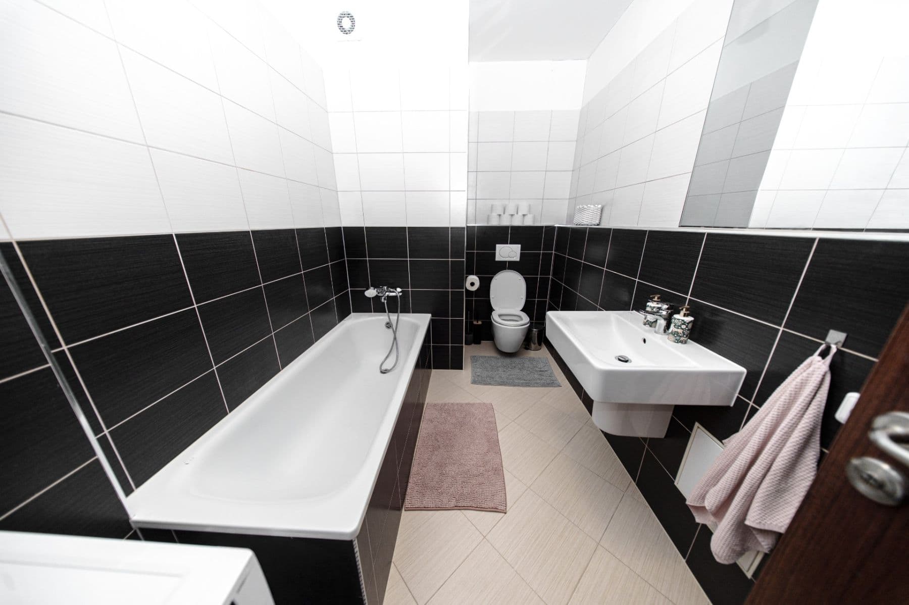 Prenájom bytu 2-izbový 50 m², Makedonská, Praha, Praha Prenájom bytu 2-izbový 50 m², Makedonská, Praha, Praha