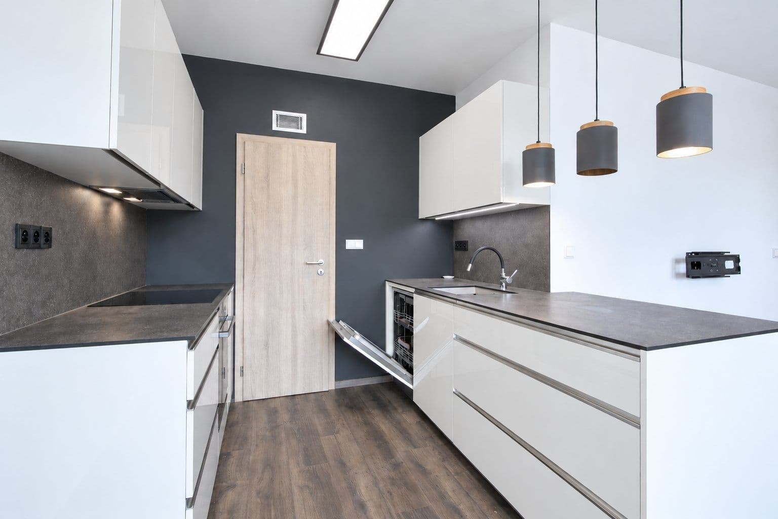 Prenájom bytu 3-izbový 70 m², Fojtova, Praha, Praha Prenájom bytu 3-izbový 70 m², Fojtova, Praha, Praha
