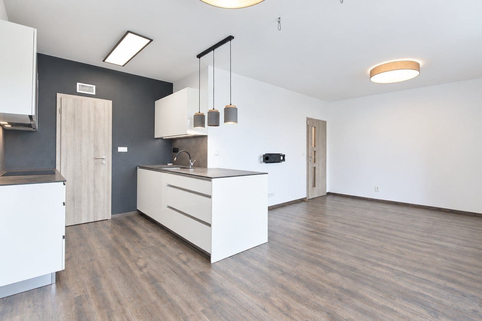 Prenájom bytu 3-izbový 70 m², Fojtova, Praha, Praha Prenájom bytu 3-izbový 70 m², Fojtova, Praha, Praha