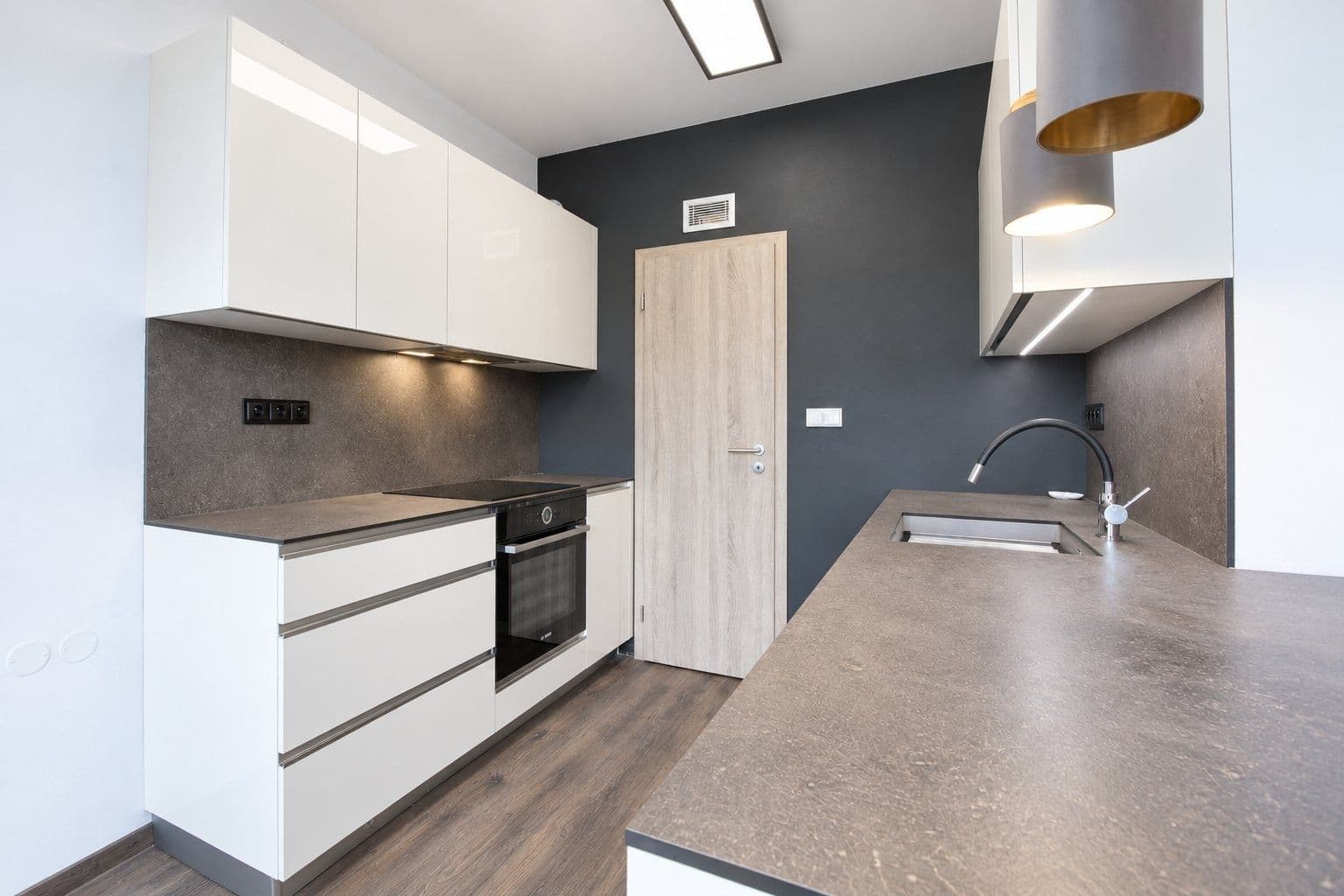 Prenájom bytu 3-izbový 70 m², Fojtova, Praha, Praha Prenájom bytu 3-izbový 70 m², Fojtova, Praha, Praha