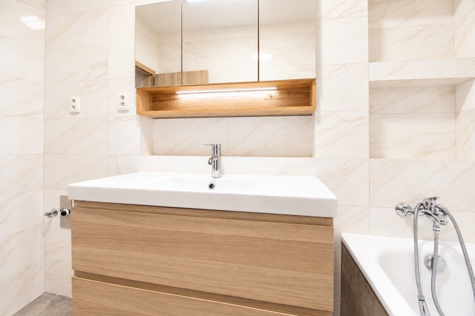 Prenájom bytu 3-izbový 70 m², Fojtova, Praha, Praha Prenájom bytu 3-izbový 70 m², Fojtova, Praha, Praha