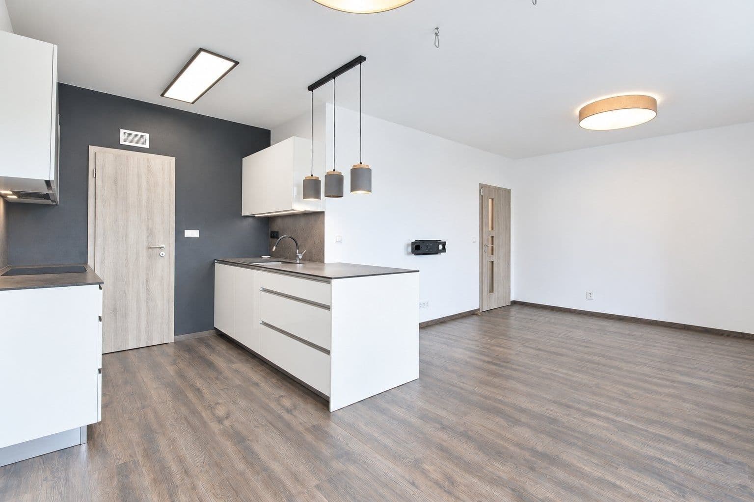 Prenájom bytu 3-izbový 70 m², Fojtova, Praha, Praha Prenájom bytu 3-izbový 70 m², Fojtova, Praha, Praha