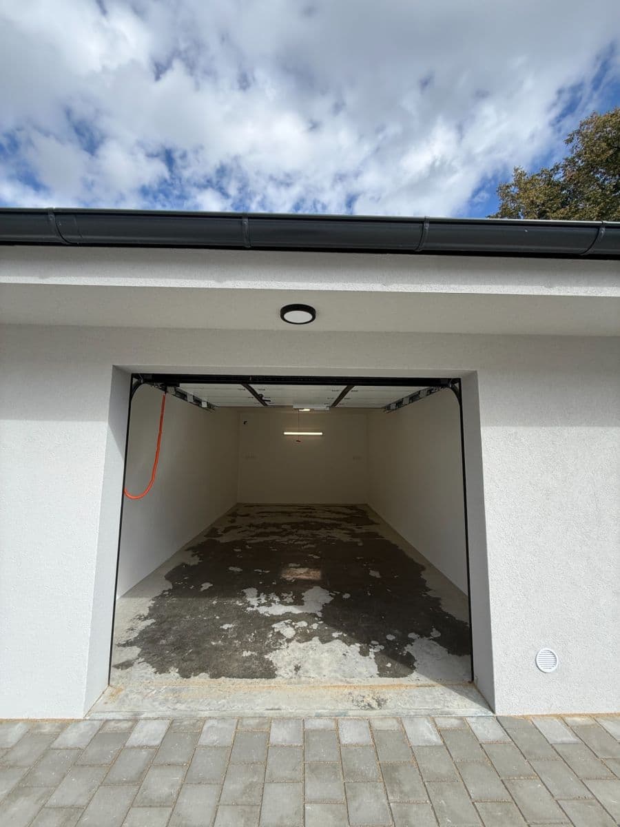 Predaj garáže 30 m², Záhlinická, Hulín, Zlínský kraj Predaj garáže 30 m², Záhlinická, Hulín, Zlínský kraj