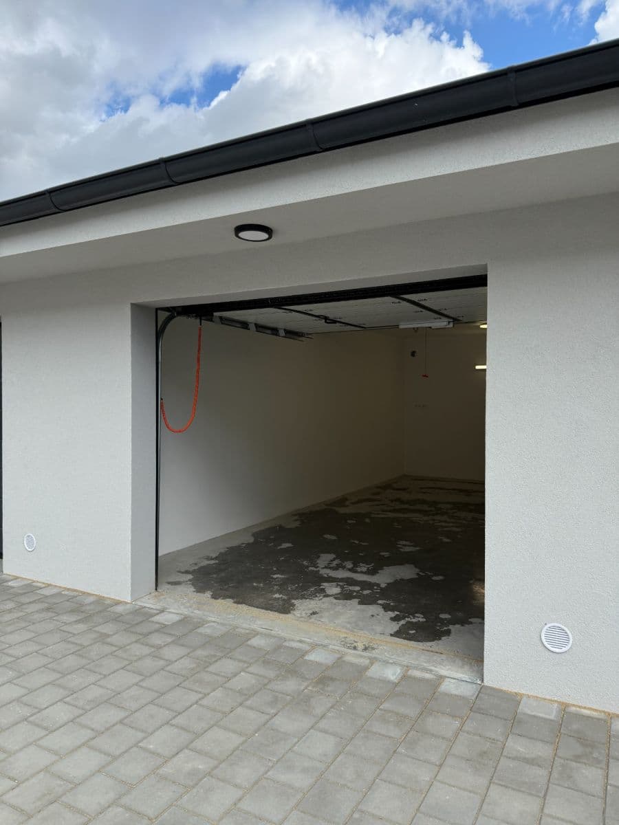 Predaj garáže 30 m², Záhlinická, Hulín, Zlínský kraj Predaj garáže 30 m², Záhlinická, Hulín, Zlínský kraj