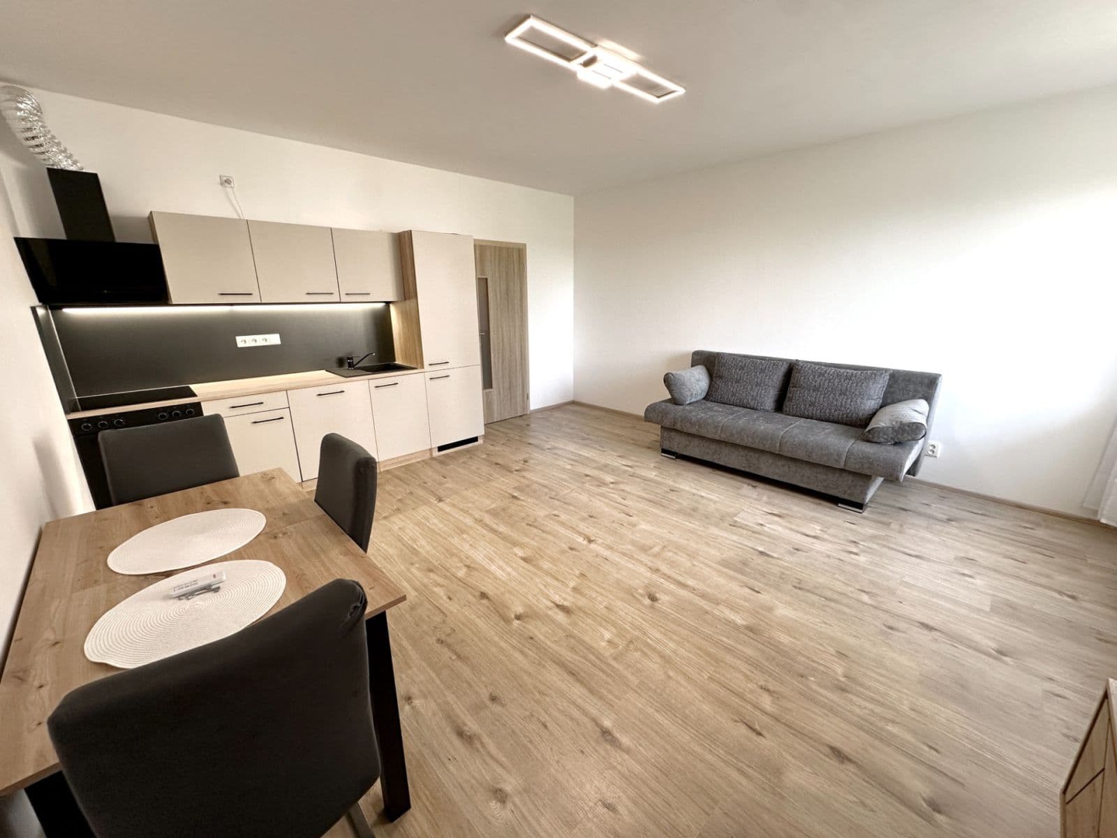 Predaj bytu 1-izbový 34 m², Jaroslava Holečka, Kladno, Středočeský kraj Predaj bytu 1-izbový 34 m², Jaroslava Holečka, Kladno, Středočeský kraj