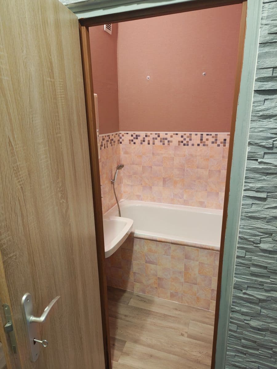 Prenájom bytu 2-izbový 53 m², Cihlářská, Chomutov, Ústecký kraj Prenájom bytu 2-izbový 53 m², Cihlářská, Chomutov, Ústecký kraj