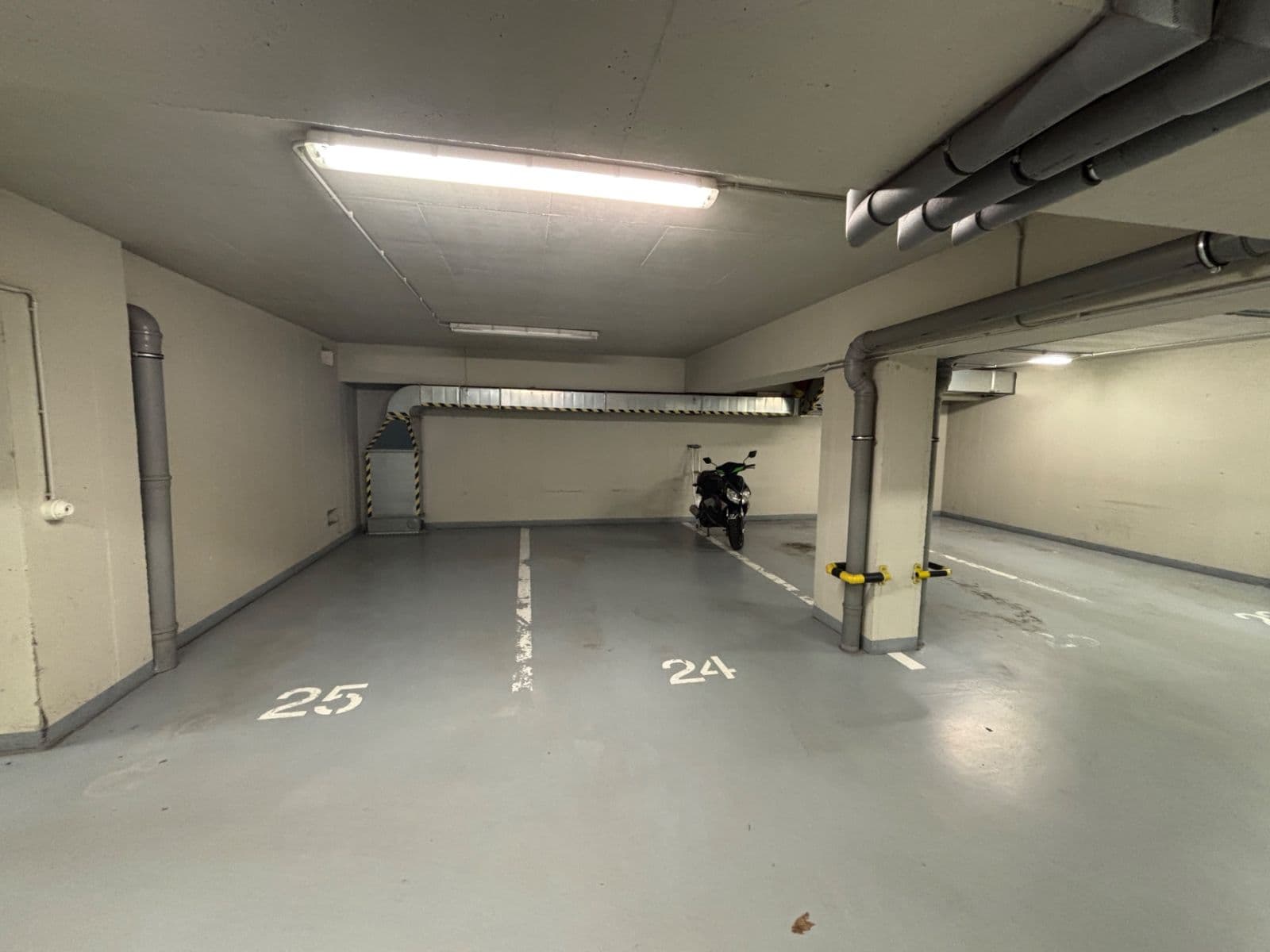 Prenájom garáže 16 m², Praha, Praha Prenájom garáže 16 m², Praha, Praha