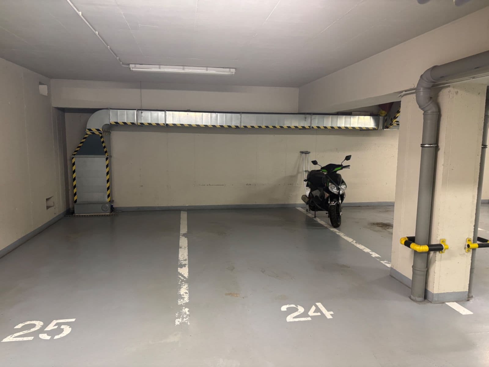 Prenájom garáže 16 m², Praha, Praha Prenájom garáže 16 m², Praha, Praha