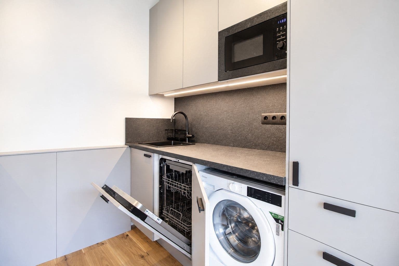 Prenájom bytu 1-izbový 36 m², U Komína, Praha, Praha Prenájom bytu 1-izbový 36 m², U Komína, Praha, Praha